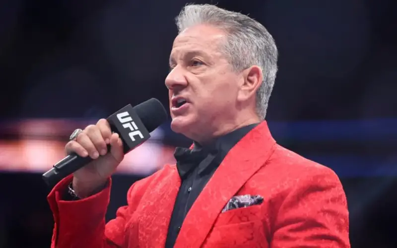 الأعلى دخلاً بين معلقَي UFC.. ما سر ثروة بروس بافر المتنامية؟